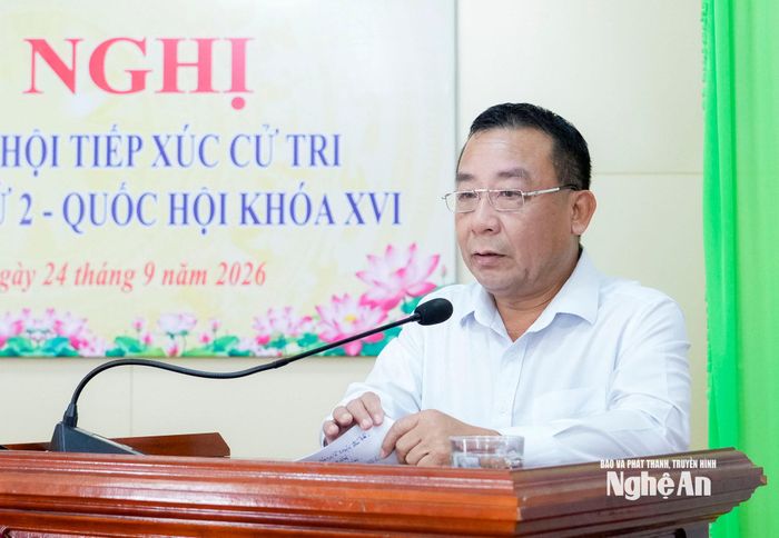 Phó Chủ tịch UBND tỉnh Nguyễn Văn Đệ trao đổi, trả lời các ý kiến, kiến nghị của cử tri. Ảnh: Phạm Bằng