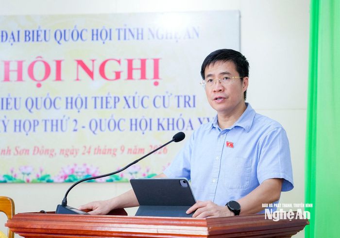 Đại biểu Quốc hội Hoàng Minh Hiếu - Ủy viên chuyên trách Ủy ban Pháp luật và Tư pháp của Quốc hội thông báo đến cử tri dự kiến chương trình kỳ họp thứ 2, Quốc hội khóa XVI. Ảnh: Phạm Bằng