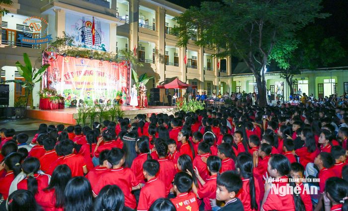Đêm hội Trăng rằm" ở xã Nga My. Ảnh: Thành Cường