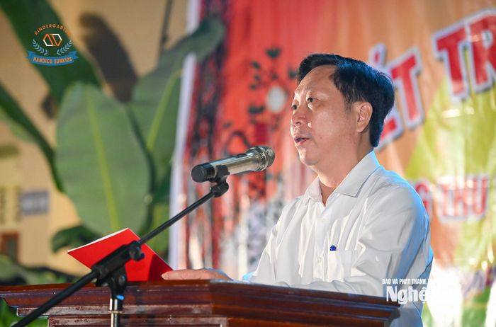Đồng chí Lô Thanh Nhất - Bí thư Đảng ủy xã Nga My đọc Thư của Tổng Bí thư, Chủ tịch nước Tô Lâm gửi các cháu thiếu niên, nhi đồng nhân dịp Tết Trung thu năm 2026. Ảnh: Thành Cường