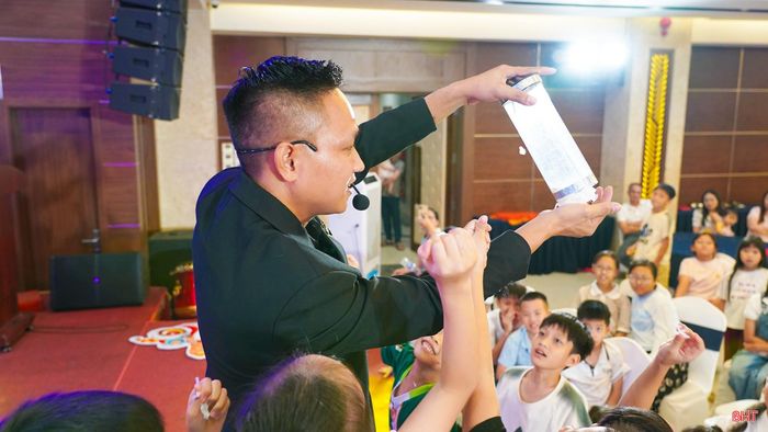 Ở mỗi chương trình, mỗi sự kiện, tôi luôn cố gắng sáng tạo các tiết mục và cách tương tác phù hợp để tạo không khí vui vẻ và mang lại những trải nghiệm thú vị cho khán giả.