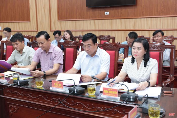 Các đồng chí Ủy viên BTV Tỉnh ủy tham dự hội nghị.