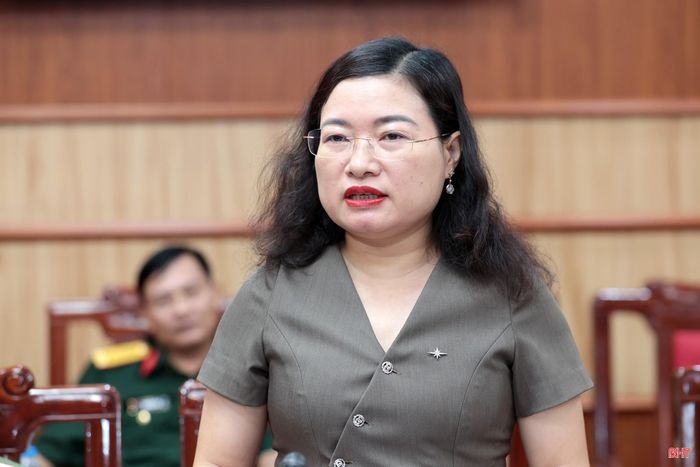 Đồng chí Nguyễn Thị Nguyệt - Phó Chủ tịch UBND tỉnh tham gia ý kiến tại hội nghị.