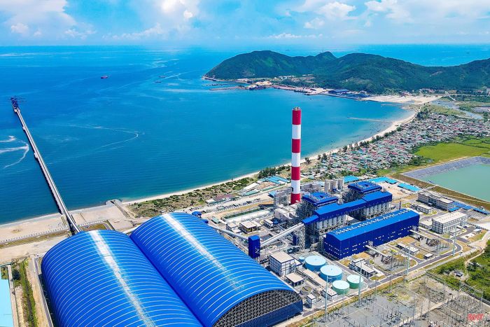 Khu vực Vũng Áng - Sơn Dương có 5 bến với 19 cầu cảng.