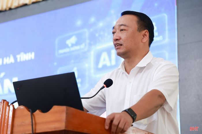 PGS.TS Nguyễn Quang Tuấn - Phó Viện trưởng Viện Chuyển đổi số và Học liệu (Đại học Huế) - giảng viên trực tiếp hướng dẫn chương trình tập huấn.