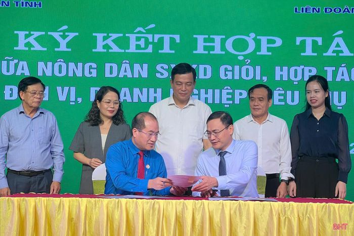 Ký kết Chương trình phối hợp giữa HND tỉnh và LĐLĐ tỉnh trong tuyên truyền, vận động cung ứng và tiêu thụ sản phẩm nông sản Hà Tĩnh.