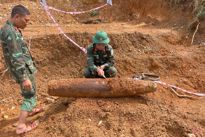 Ban Công Binh - Bộ CHQS tỉnh kiểm tra tại hiện trường.