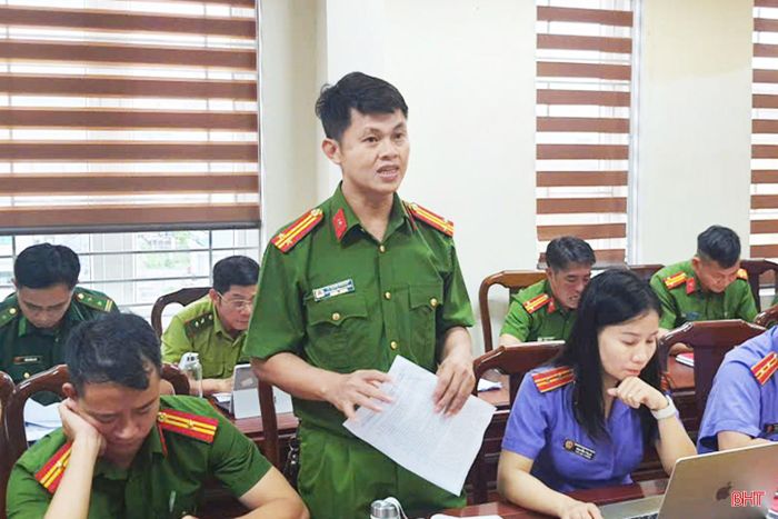 Đại diện Công an các xã, phường phát biểu.
