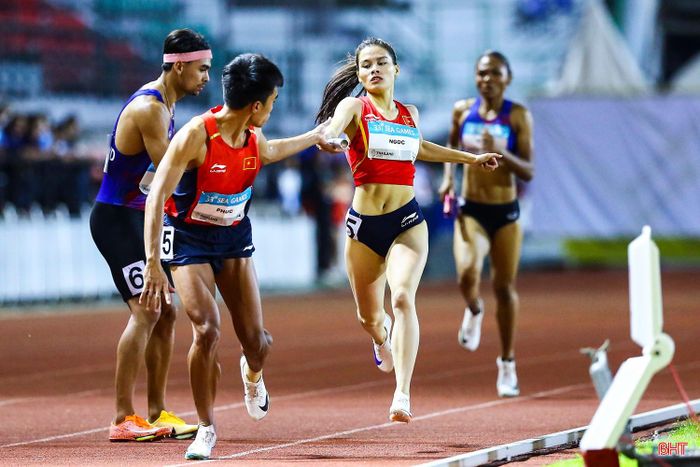 Nguyễn Thị Ngọc cùng đồng đội giành HCĐ nội dung tiếp sức 4x400m nam nữ tại ASIAD 20. Ảnh tư liệu.