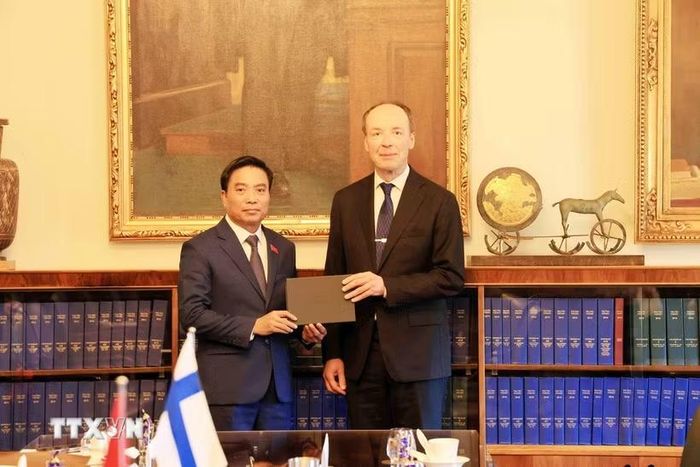 Phó Chủ tịch Quốc hội Nguyễn Doãn Anh và Chủ tịch Quốc hội Phần Lan Jussi Halla-aho. (Ảnh: Việt Thắng/TTXVN)