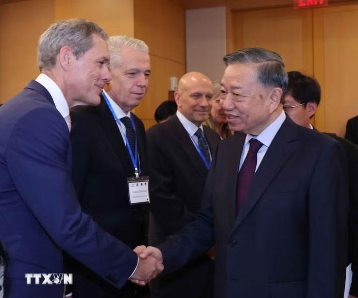 Tổng Bí thư, Chủ tịch nước Tô Lâm với lãnh đạo các doanh nghiệp lớn của Hoa Kỳ. (Ảnh: Thống Nhất/TTXVN)
