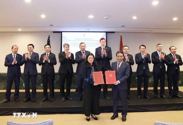 Tổng Bí thư, Chủ tịch nước Tô Lâm chứng kiến lễ trao các hợp đồng, thỏa thuận hợp tác giữa doanh nghiệp Việt Nam và Hoa Kỳ. (Ảnh: Thống Nhất/TTXVN) 