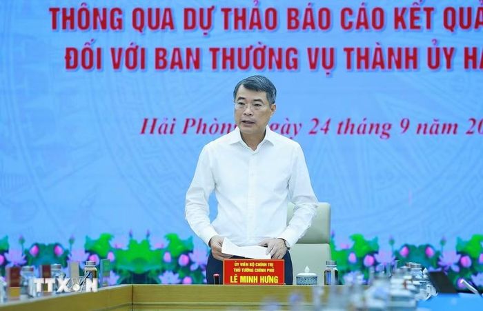 Đồng chí Lê Minh Hưng, Ủy viên Bộ Chính trị, Bí thư Đảng ủy Chính phủ, Thủ tướng Chính phủ, Trưởng đoàn kiểm tra, giám sát số 222 của Bộ Chính trị chủ trì Hội nghị. (Ảnh: Dương Giang/TTXVN)