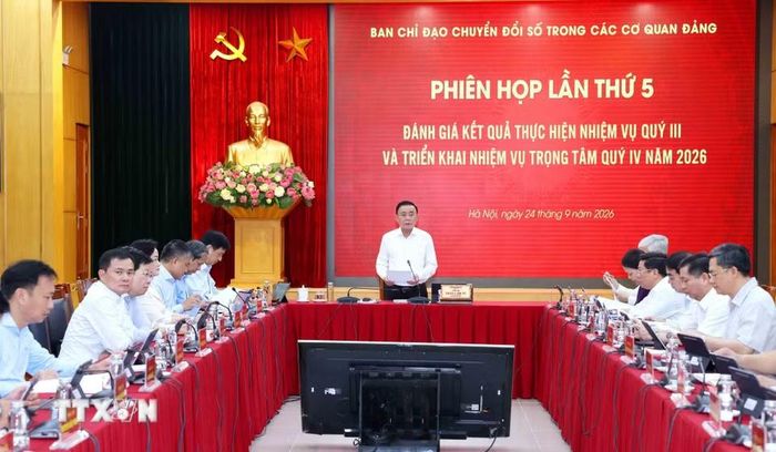 Thường trực Ban Bí thư Trần Cẩm Tú chủ trì Phiên họp lần thứ 5 Ban Chỉ đạo chuyển đổi số trong các cơ quan đảng. (Ảnh: Phương Hoa/TTXVN)