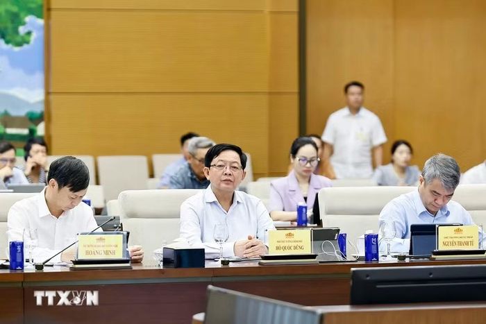 Phó Thủ tướng Chính phủ Hồ Quốc Dũng dự phiên họp. (Ảnh: Doãn Tấn/TTXVN)