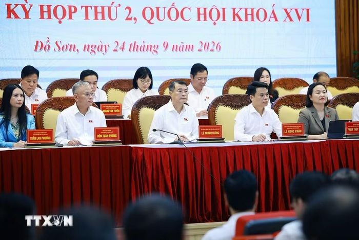 Thủ tướng Lê Minh Hưng và Đoàn đại biểu Quốc hội thành phố Hải Phòng tiếp xúc cử tri thành phố trước Kỳ họp thứ hai Quốc hội khoá XVI. (Ảnh: Dương Giang/TTXVN)