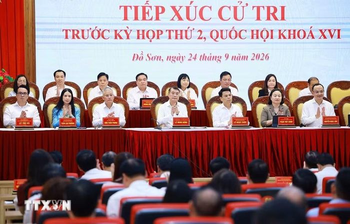 Thủ tướng Lê Minh Hưng và Đoàn đại biểu Quốc hội thành phố Hải Phòng tiếp xúc cử tri thành phố trước Kỳ họp thứ hai Quốc hội khoá XVI. (Ảnh: Dương Giang/TTXVN)