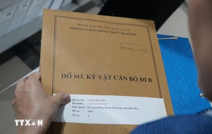 Hồ sơ cán bộ đi B đang được lưu giữ tại Trung tâm lưu trữ lịch sử thành phố Đồng Nai. (Ảnh: Lê Xuân/TTXVN)