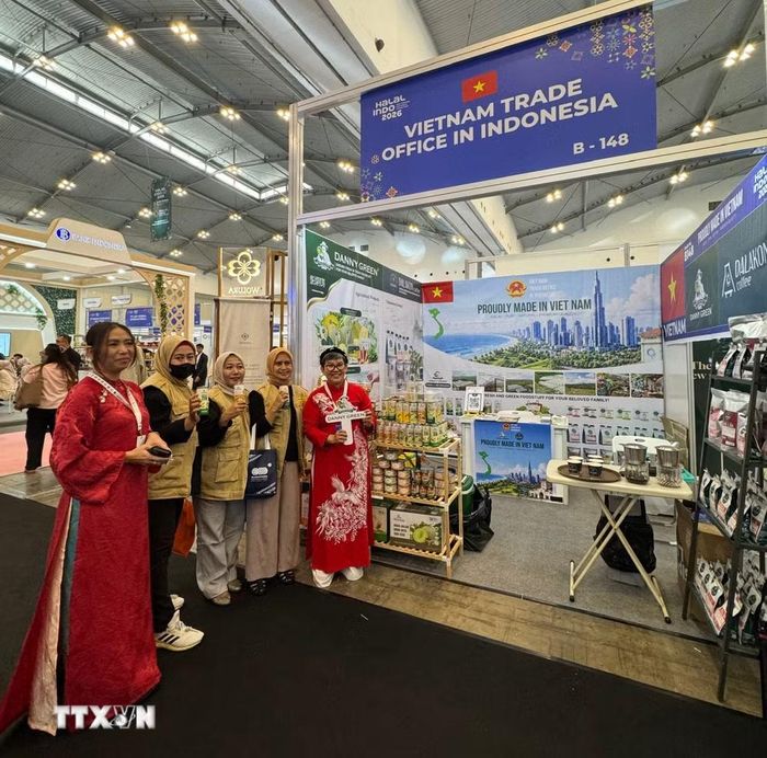 Gian hàng của Thương vụ Việt Nam tại Indonesia với sự tham gia của các doanh nghiệp Việt Nam. (Ảnh: Đỗ Quyên /TTXVN)