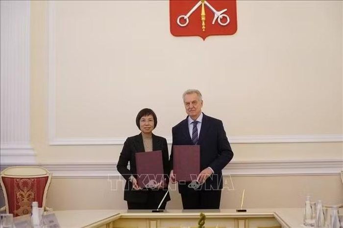 Lễ ký thoả thuận hợp tác giữa TTXVN và Ủy ban Đối ngoại St.Petersburg. Ảnh: Tâm Hằng/PV TTXVN tại LB Nga