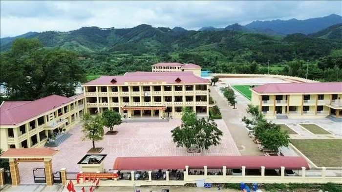 Không gian rộng rãi, đầy đủ điều kiện sinh hoạt của học sinh vùng cao tại ngôi Trường Phổ thông Nội trú Tiểu học và THCS Bình Liêu.