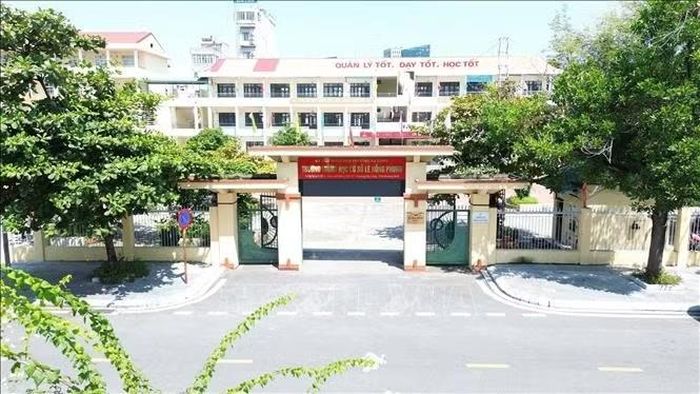 Trường THCS Lê Hồng Phong (phường Hạ Long) được sửa chữa, nâng cấp đảm bảo yêu cầu học tập, rèn luyện.