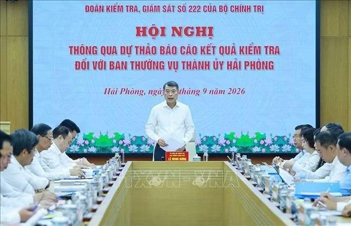 Đồng chí Lê Minh Hưng, Ủy viên Bộ Chính trị, Bí thư Đảng ủy Chính phủ, Thủ tướng Chính phủ, Trưởng đoàn kiểm tra, giám sát số 222 của Bộ Chính trị chủ trì Hội nghị. Ảnh: Dương Giang/TTXVN