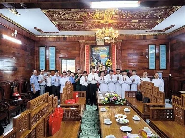 Đại biểu chúc mừng tại Hội thánh Cao Đài Ban Chỉnh Đạo.
