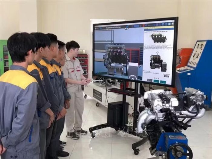 Cơ sở giáo dục nghề nghiệp được chủ động cụ thể hóa phần ứng dụng nghề nghiệp theo ngành, nghề đào tạo và điều kiện thực tế của cơ sở. Ảnh: TTXVN