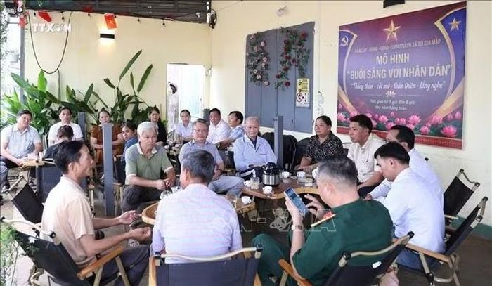 Chính quyền xã Bù Gia Mập đối thoại trực tiếp với nhân dân qua mô hình "Buổi sáng với nhân dân".