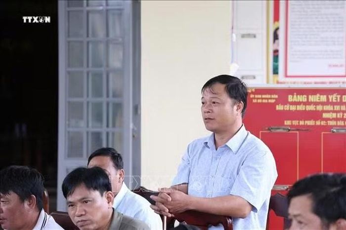 Ông Lương Văn Sung, thôn Đăk Côn đặt câu hỏi trực tiếp cho lãnh đạo xã Bù Gia Mập qua mô hình "Buổi sáng với nhân dân".