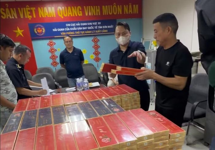 Tang vật thuốc lá lậu được thu giữ. Ảnh: CA