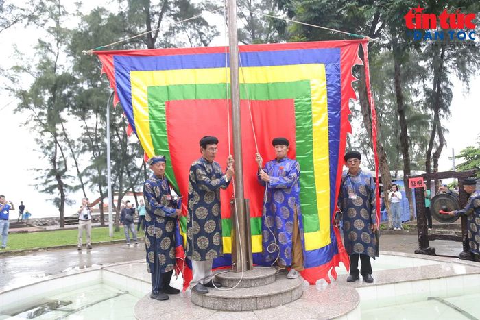 Nghi thức thượng đại kỳ tại Công viên Cần Thạnh mở đầu Lễ hội Nghinh Ông TP Hồ Chí Minh năm 2026.