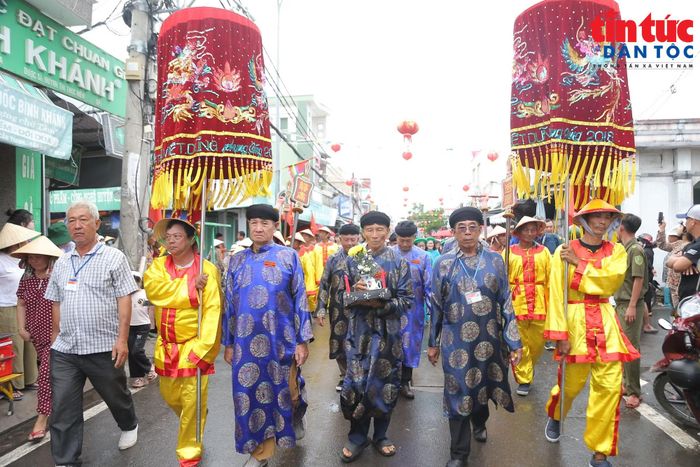 Nghi lễ thỉnh đại kỳ .