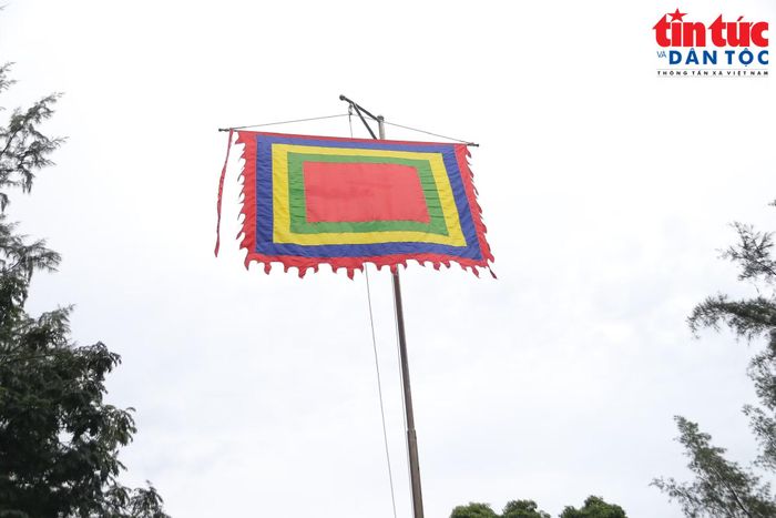 Lá đại kỳ được kéo lên trong nghi thức thượng đại kỳ ngày 24/9 tại xã Cần Giờ.