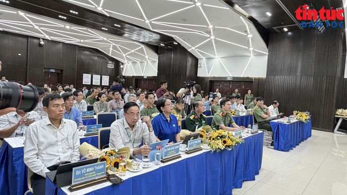Các đại biểu tham gia dự sự kiện khai mạc.
