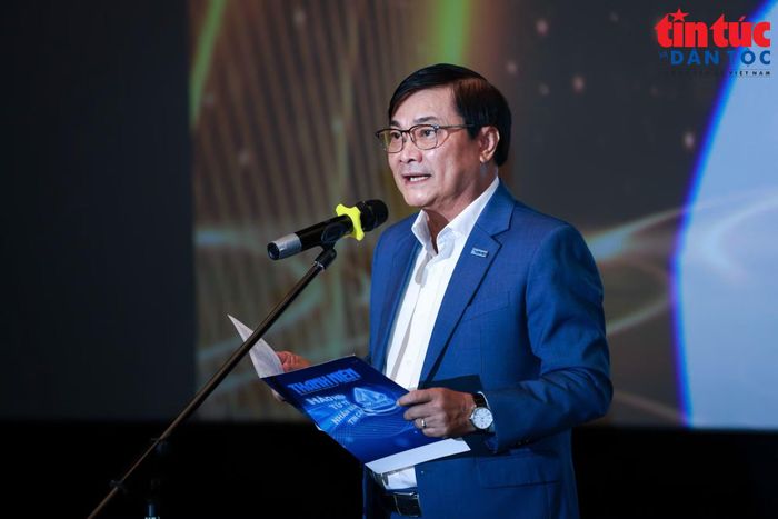Nhà báo Nguyễn Ngọc Toàn, Tổng biên tập Báo Thanh niên, phát biểu tại lễ trao giải.