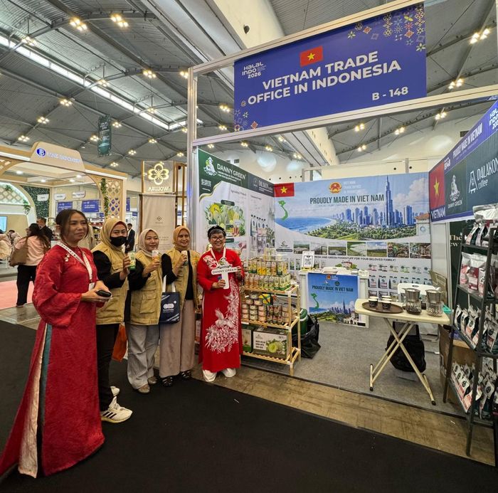 Gian hàng của Thương vụ Việt Nam tại Indonesia với sự tham gia của các doanh nghiệp Việt Nam. Ảnh: Đỗ Quyên – PV TTXVN tại Indonesia