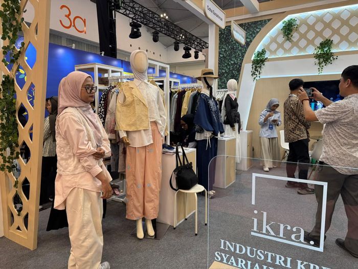Một gian hàng thời trang Halal tại Hội chợ. Ảnh: Đỗ Quyên – PV TTXVN tại Indonesia