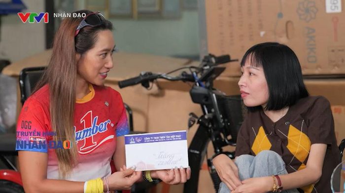 Đại diện Tập đoàn Tân Hiệp Phát đồng hành cùng chương trình “Nối trọn yêu thương” (Ảnh: BTC).