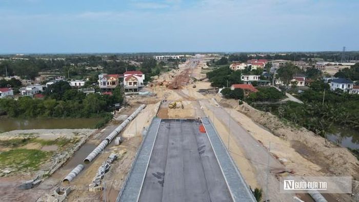 Đến tháng 7/2026, công tác bồi thường, giải phóng mặt bằng đối với 19 hộ dân hoàn tất. Nhà thầu bắt đầu thi công những hạng mục cuối cùng.