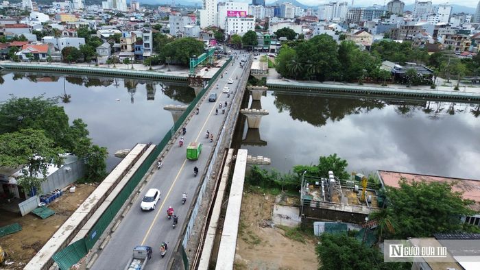 Theo chủ đầu tư là Ban Quản lý dự án Chương trình phát triển các đô thị loại II, tiểu dự án Thừa Thiên - Huế, phần lớn khối lượng còn lại tập trung tại hạng mục nâng cấp, mở rộng cầu Vỹ Dạ. Sau khi tiếp nhận công trường, nhà thầu mới đã bắt đầu triển khai thi công và lao thêm 4 dầm cầu, nâng tổng số dầm đã được lao lên 16/40 dầm.