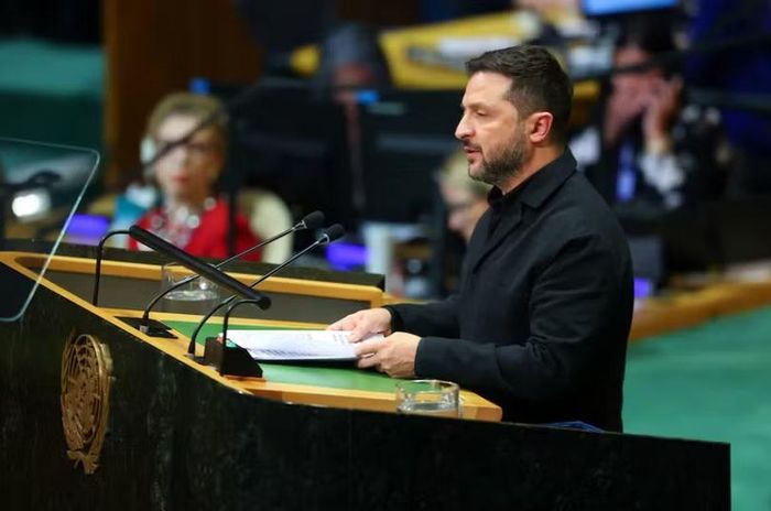 Tổng thống Ukraine Volodymyr Zelensky phát biểu trước Đại hội đồng Liên hợp quốc lần thứ 81 (UNGA) tại trụ sở Liên hợp quốc ở thành phố New York, Mỹ, ngày 23/9. Ảnh: Reuters.