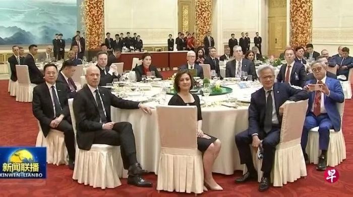 Khi ông Trump thăm Trung Quốc tháng 5/2026, một đoàn doanh nhân đông đảo tháp tùng và dự quốc yến bên cạnh các doanh nhân Trung Quốc. Ảnh: Zaobao.