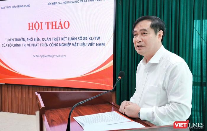 Ông Phan Xuân Thủy nhấn mạnh yêu cầu chuyển từ khai thác lợi thế tài nguyên sang làm chủ công nghệ vật liệu, từng bước làm chủ các công đoạn có giá trị gia tăng cao.