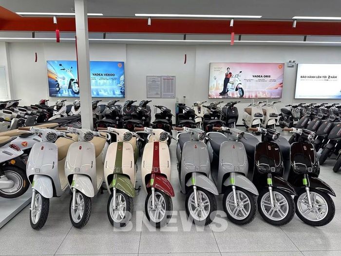 Sản phẩm xe máy điện YADEA của Trung Quốc. Ảnh: Văn Xuyên/BNEWS/TTXVN