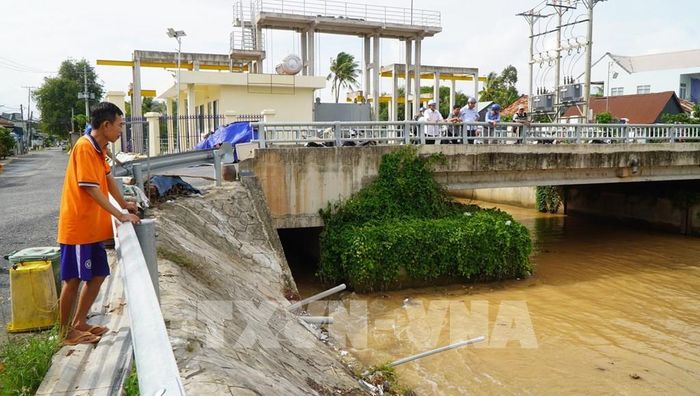 Cống thông minh tại xã Tân Long (tỉnh Đồng Tháp) vận hành hiệu quả giúp tránh ngập úng khi có mưa kết hợp triều cường. Ảnh: Nhựt An - TTXVN