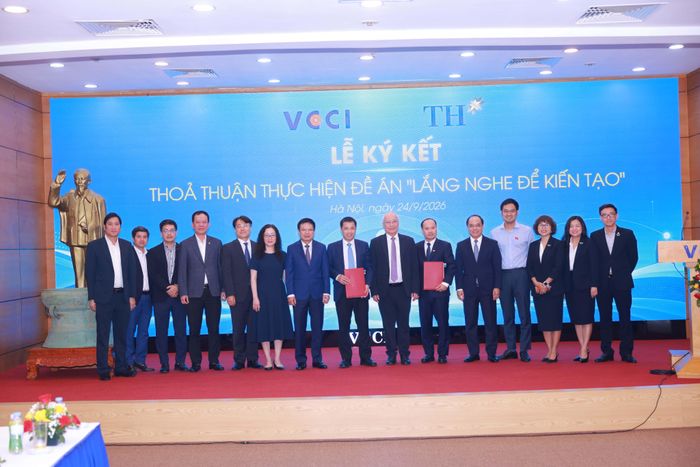 Lễ ký kết đối tác đồng hành chiến lược giữa VCCI và Tập đoàn TH. Ảnh: Ngọc Quỳnh/Bnews/vnanet.vn