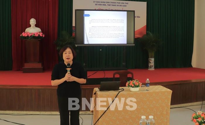 Giảng viên trình bày nội dung tập huấn. Ảnh: Nguyễn Hằng-TTXVN