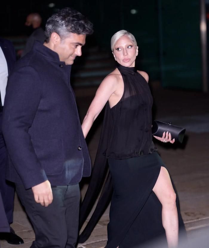 Nguồn tin cũng thể hiện sự ủng hộ dành cho Michael Polansky và mong muốn Lady Gaga có thể xây dựng một cuộc sống riêng tư, bình thường hơn. 
